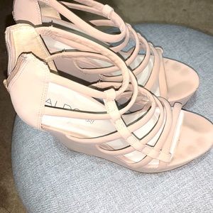 Nude wedges